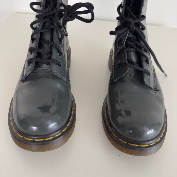 Dr Martens Boots 11821 Womens 7 Gray Patent Leather Combat Lace Up Grunge Rock - Picture 4 of 11